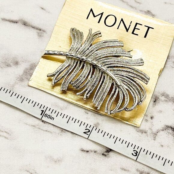 Monet Silver Toned Leaf Brooch - Retro Vintage, Cottagecore Grannycore Style - Picture 3 of 3